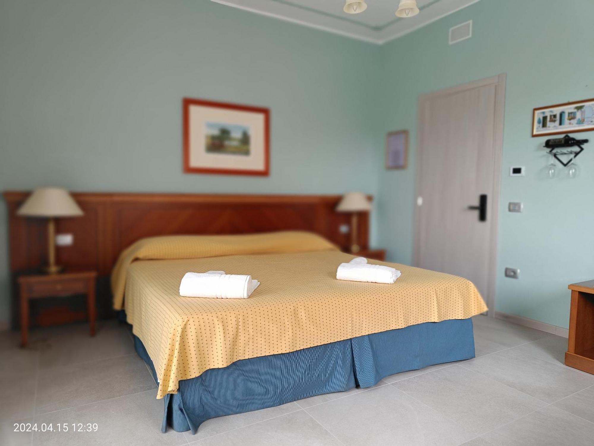 Villa Mariana Bed And Breakfast Saluzzo Esterno foto